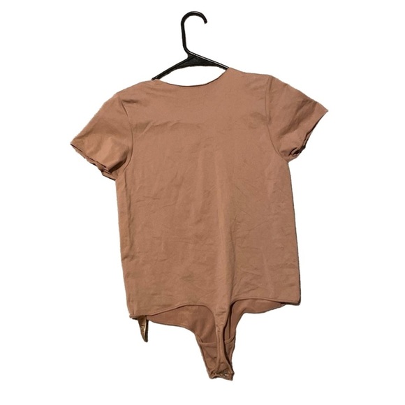 SKIMS Essential T-Shirt Thong Bodysuit in Tigers Eye - Picture 3 of 4